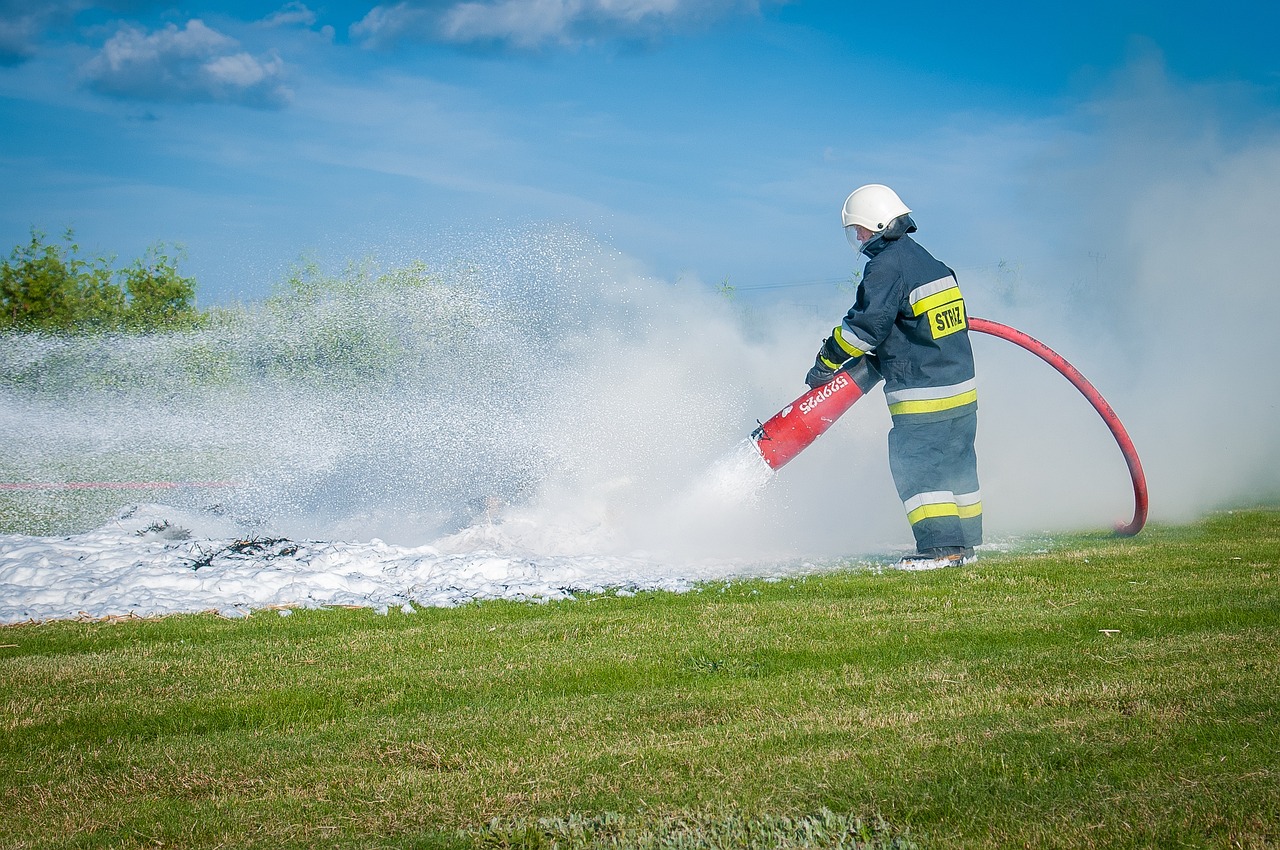 Czyszczenie i konserwacja ubrań specjalnych straży pożarnej - jak to robić?