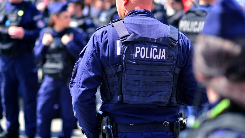 Kiedy zaczyna się okres zimowy w Policji? Obowiązki dotyczące munduru zimowego