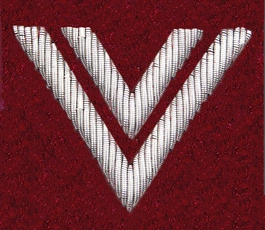 Stopień Wojska Polskiego haftowany bajorkiem do beretu bordowego (tłoczonego) - starszy sierżant