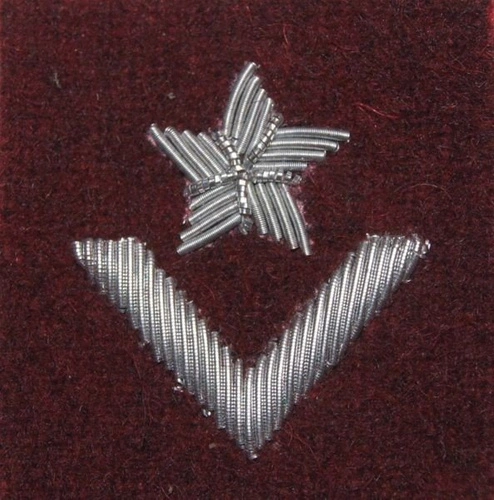 Stopień Wojska Polskiego haftowany bajorkiem do beretu bordowego (tłoczonego) - młodszy chorąży