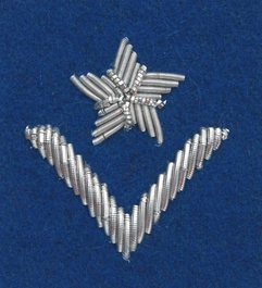 Stopień Wojska Polskiego haftowany bajorkiem do beretu niebieskiego - młodszy chorąży