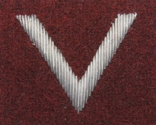 Stopień Wojska Polskiego haftowany bajorkiem do beretu bordowego - sierżant